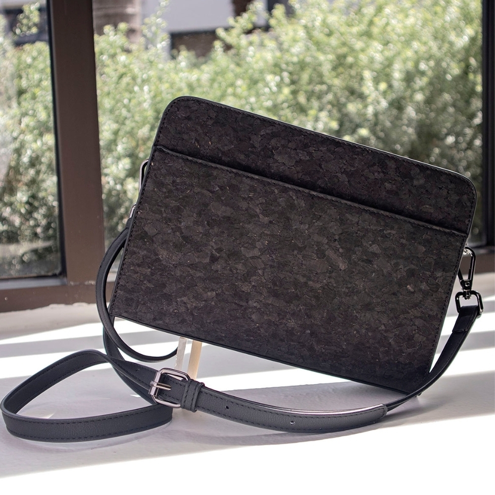 Sustainable Cork Handbag – Lightweight, Stylish, Limited Edition - Picture 4 of 10